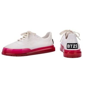 Women's 9 Melissa Classic BT21 Sneaker - white & Pink NWT